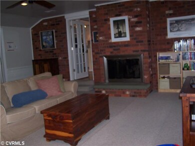 Den/Family/Great Room - Gas fireplace