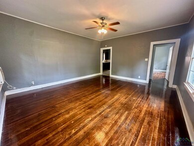 1024 Myrtle St, Kilgore, TX 75662 - photo 4