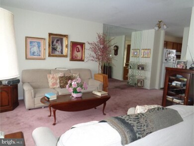 512 Waller Way, Norristown, PA 19403 - photo 2