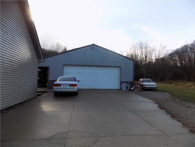 1175 S Wolfcreek Rd, Columbus, IN 47201 - photo 4