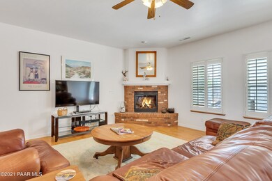 Living Room (3)