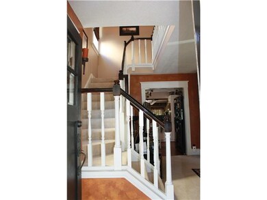 Foyer Stunning open floor staircase