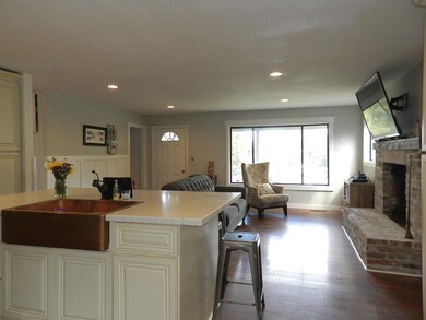 6827 Cypress Dr, Central Point, OR 97502 - photo 5