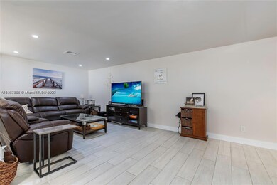 3559 Magellan Cir unit 3232, Miami, FL 33180 - photo 7