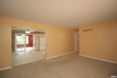 634 Westerfield Rd, Davenport, IA 52806 - photo 4