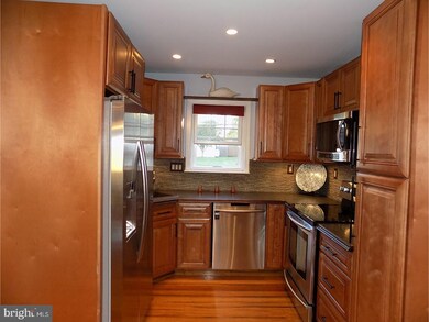 44 Autumn Ln, Levittown, PA 19055 - photo 3