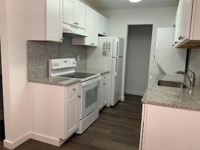 401 Cabot Ct E unit C401, Saint James, NY 11780 - photo 2