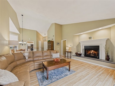 96 Nipmuc Trail unit F, North Providence, RI 02904 - photo 3