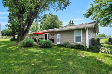 511 E Perry St, Maryville, IL 62062 - photo 3