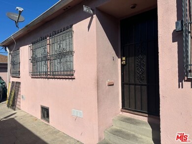 REAR UNIT ENTRANCE