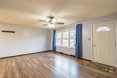 207 Wayside Ave, Decatur, IL 62521 - photo 4