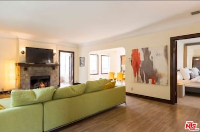 611 N Beachwood Dr, Los Angeles, CA 90004 - photo 2