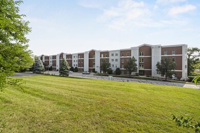 148 N Water St unit 203, Batavia, IL 60510 - photo 2