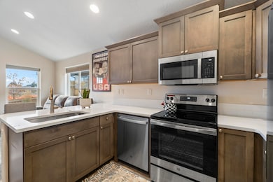 3246 NW 9th St, Redmond, OR 97756 - photo 5