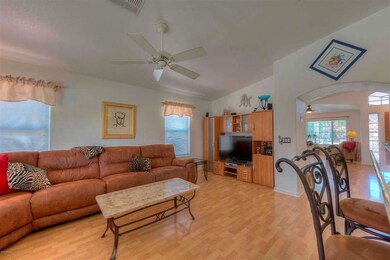 007_Family Room and Breakfast Bar
