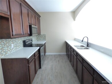 810 Pearl Dr, Donna, TX 78537 - photo 4