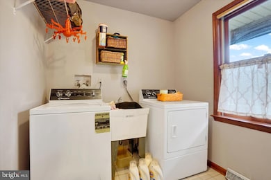 2035 Parkton Ln, York, PA 17408 - photo 7