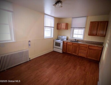 22SLake_Kitchen1A