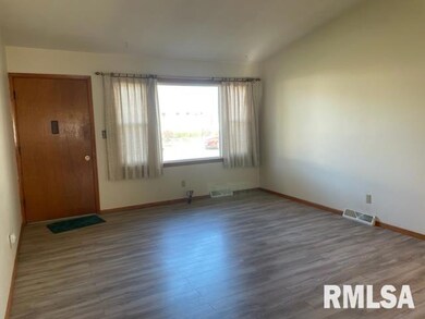 1915 W 69th St, Davenport, IA 52806 - photo 2