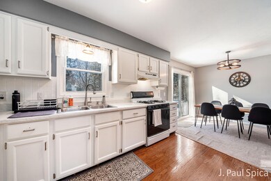 Kitchen/Dining Area