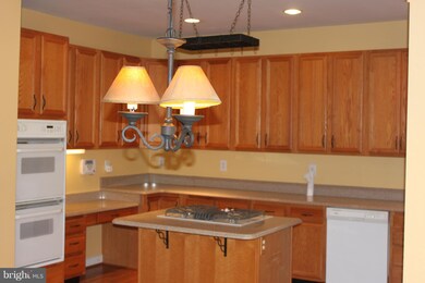 16040 Hayes Ln, Woodbridge, VA 22191 - photo 2