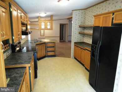 1508 Flanders Ln unit TRLR F, Harwood, MD 20776 - photo 3