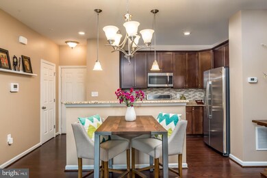 43439 Town Gate Square, Chantilly, VA 20152 - photo 6