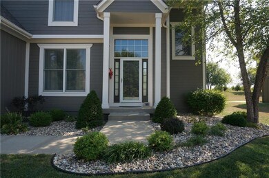 Inviting front porch....