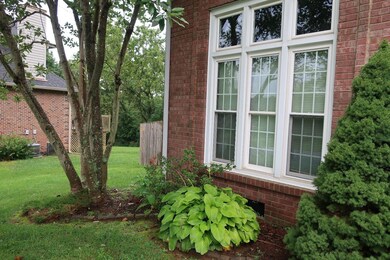 809 Isaac Shelby Cir E, Frankfort, KY 40601 - photo 4