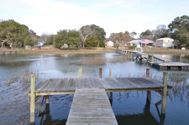 738 Creekside Dr, Charleston, SC 29412 - photo 2