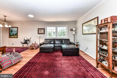 9810 Vale Rd, Vienna, VA 22181 - photo 4