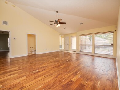 5471 Mariners Cove Dr, Jacksonville, FL 32210 - photo 4