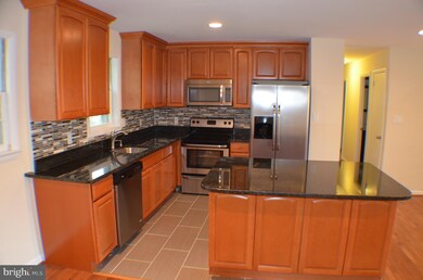 1307 Shady Glen Dr, District Heights, MD 20747 - photo 3