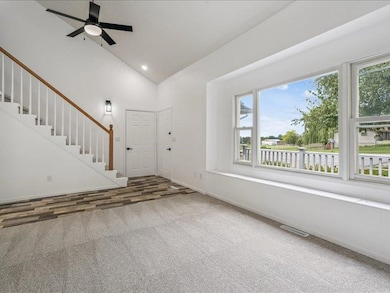 611 W Sovers St, Solon, IA 52333 - photo 5