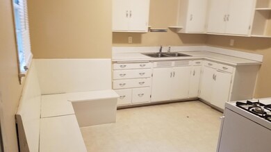 707 griffin kitchen dining 2.jpg