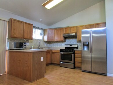 38 S Maple Ave, Waukegan, IL 60085 - photo 3