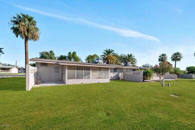 10407 W Deanne Dr-large-022-023-10407 W