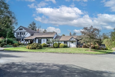 70 Obtuse Hill Rd, Brookfield, CT 06804 - photo 2