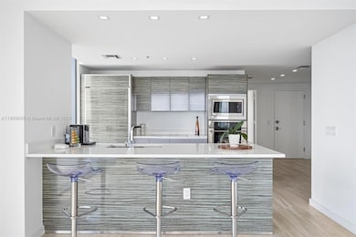 Icon Bay unit 3508, Miami, FL 33137 - photo 7