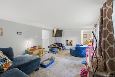 38990 Lanse Creuse St, Harrison Township, MI 48045 - photo 4