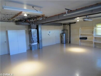 Parking Lot/Garage