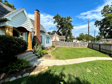 1007 Avenue of Oaks St, Houston, TX 77009 - photo 2