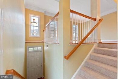 9141 Silvershadow Ct, Lorton, VA 22079 - photo 6