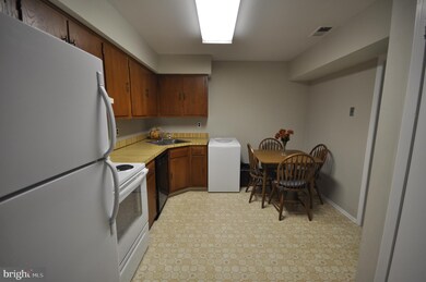 906 Silver Ct, Hamilton Square, NJ 08690 - photo 5