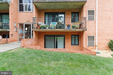 1749 Edgewood Hill Cir unit 4, Hagerstown, MD 21740 - photo 2