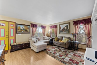 1820 Cambridge Dr, Carpentersville, IL 60110 - photo 4