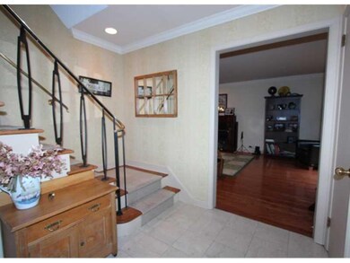 Entry/Foyer.