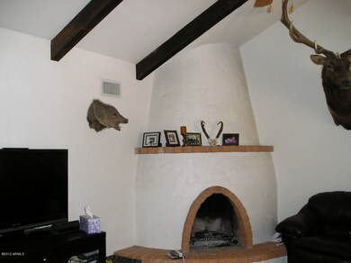 Livingroom w/fireplace