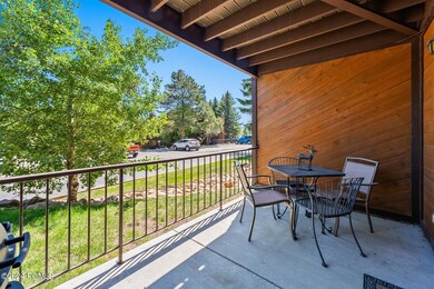 6_Back-Patio_1800x1200_4134983