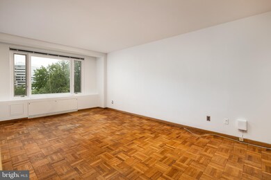 The Potomac Plaza Co-op unit 402, Washington, DC 20037 - photo 2